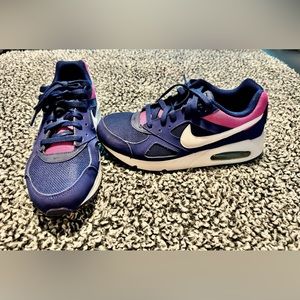 Nike Air Max size 9, never worn